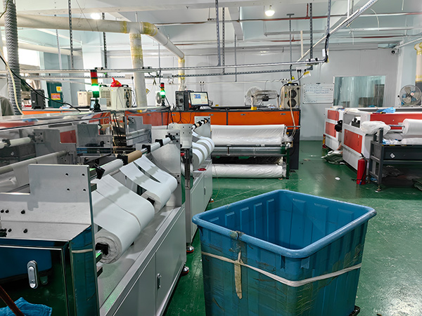 無(wú)塵布分切車(chē)間